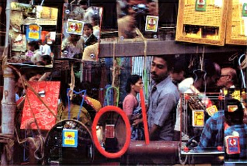 Raghubir Singh. Pavement Mirror Shop, Howrah, West Bengal, 1991