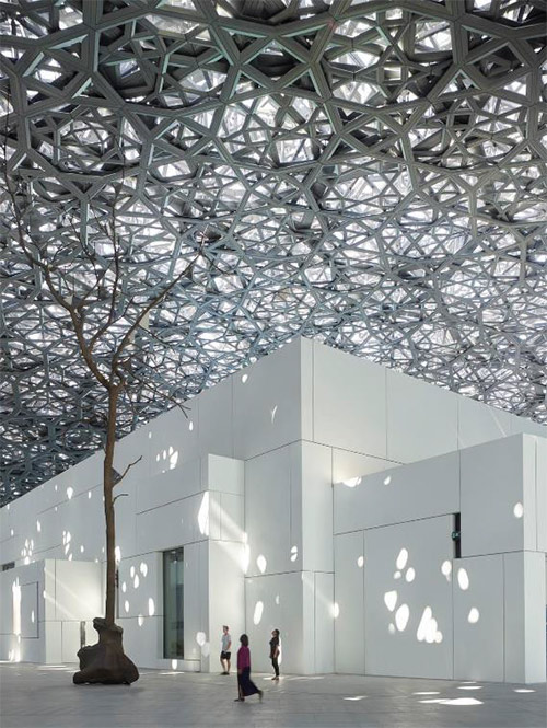 Louvre Abu Dhabi, Interior view. © Louvre Abu Dhabi. Photography Roland Halbe